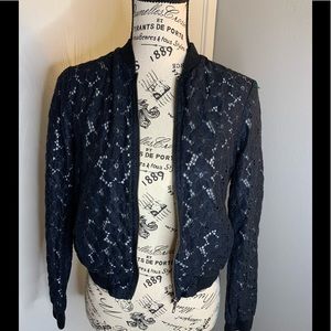 Cute bomber jacket with pockets!